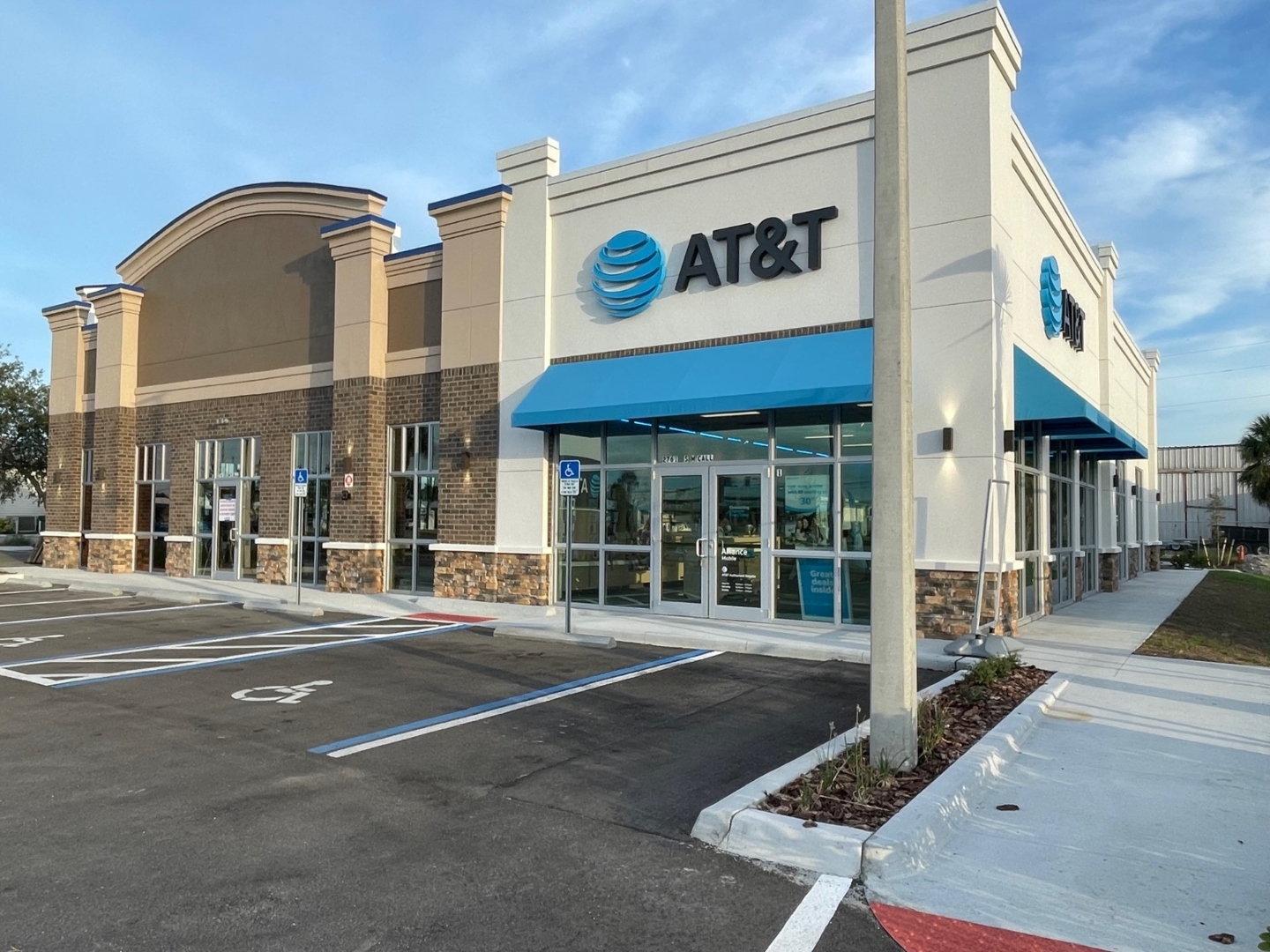 Aspen Dental plaza corner — ESWindows storefront