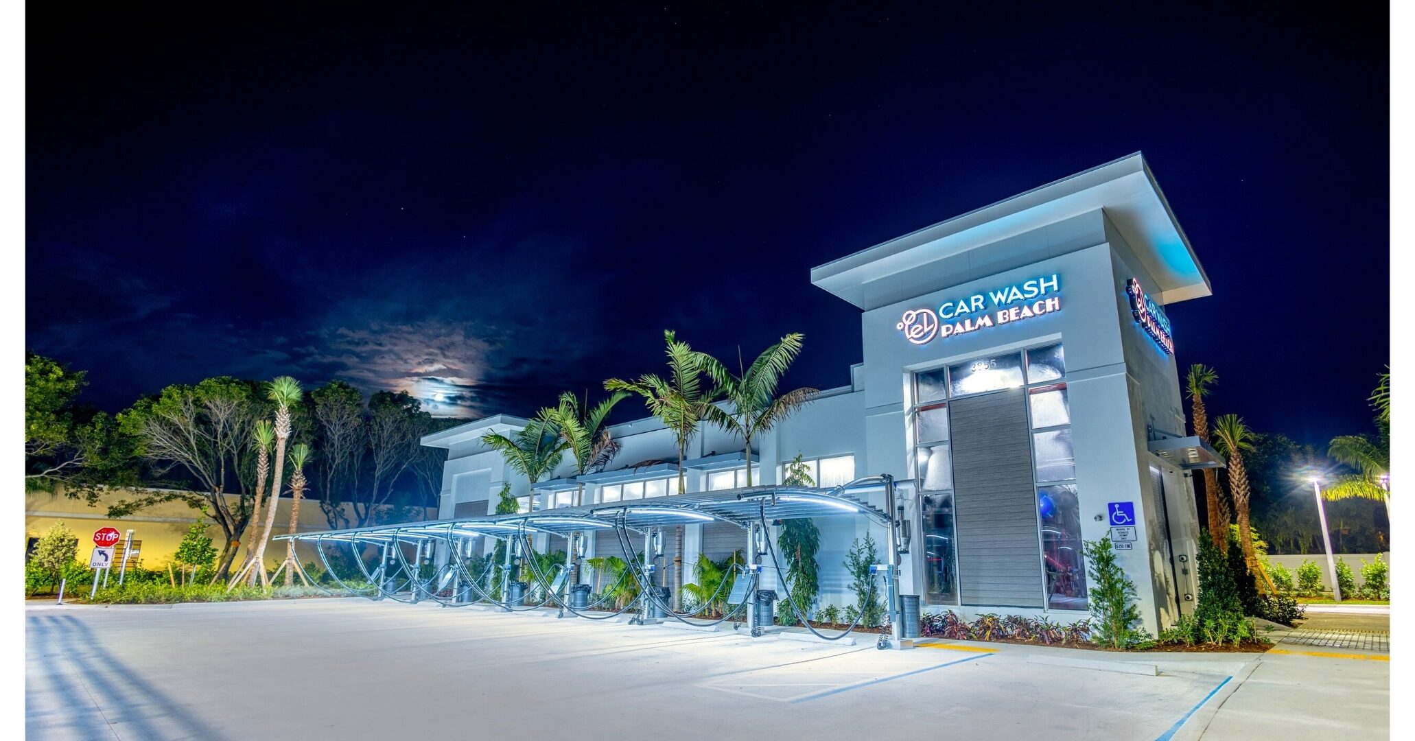 El Car Wash Northlake West Palm Beach at night — ESWindows commercial glazing illuminated