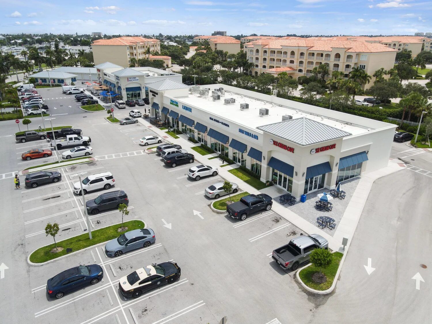 Harbour Cay II — full center aerial with Ice Cream Cafe