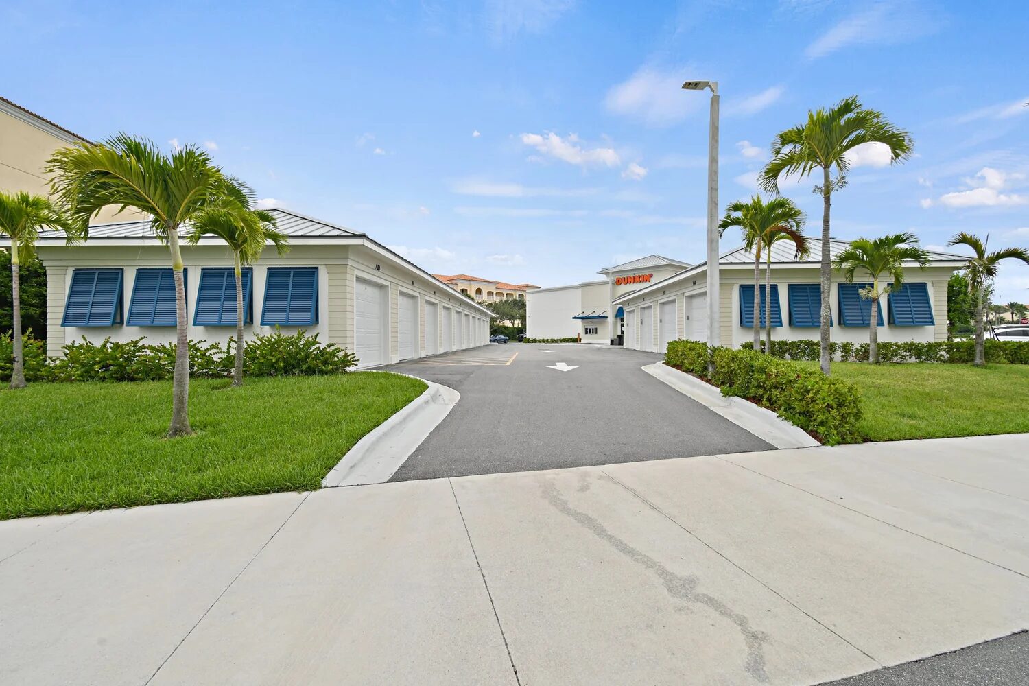 Harbour Cay II — street level storefront view