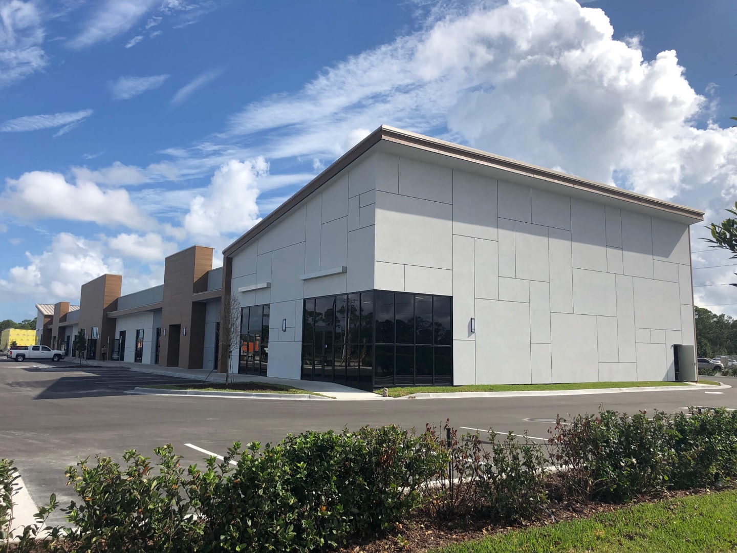 Hardy World 4.0 corner unit with dark commercial storefront glazing