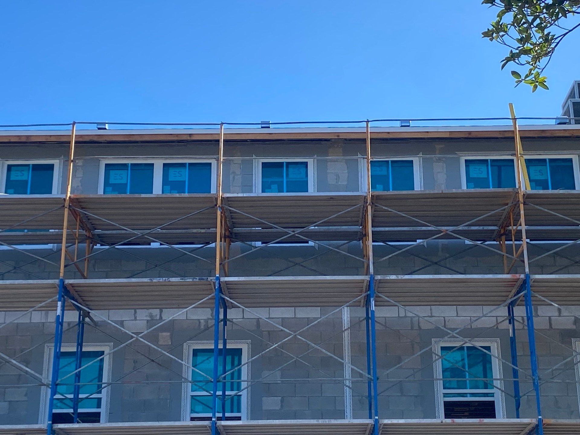 Villa L'Onz — scaffolding with upper floor windows installed